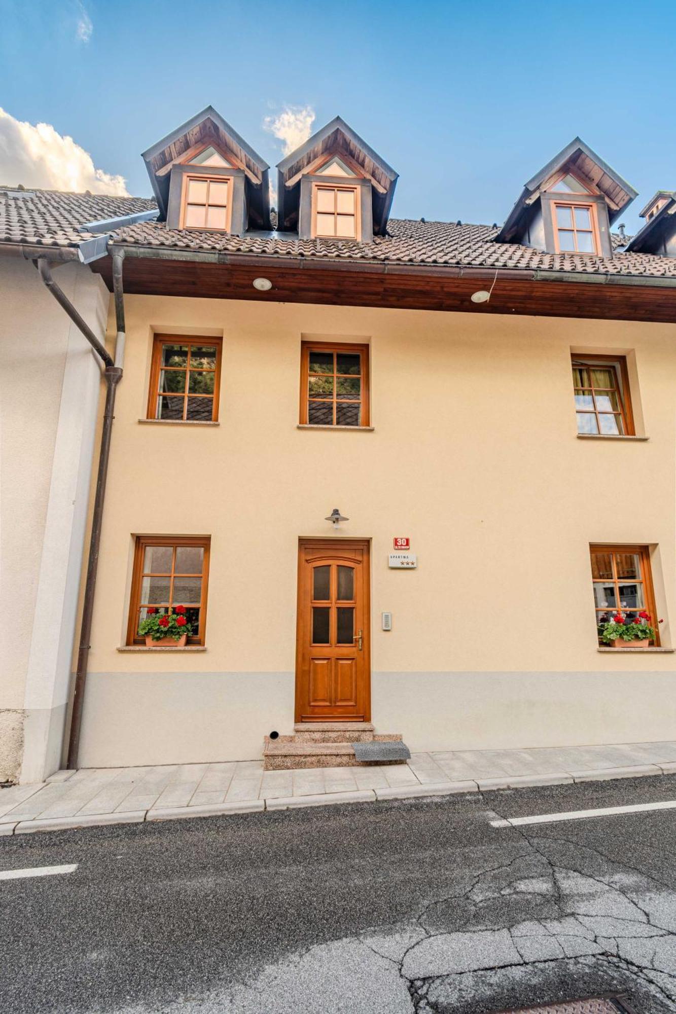 Apartma Miranda Log pod Mangartom Kültér fotó