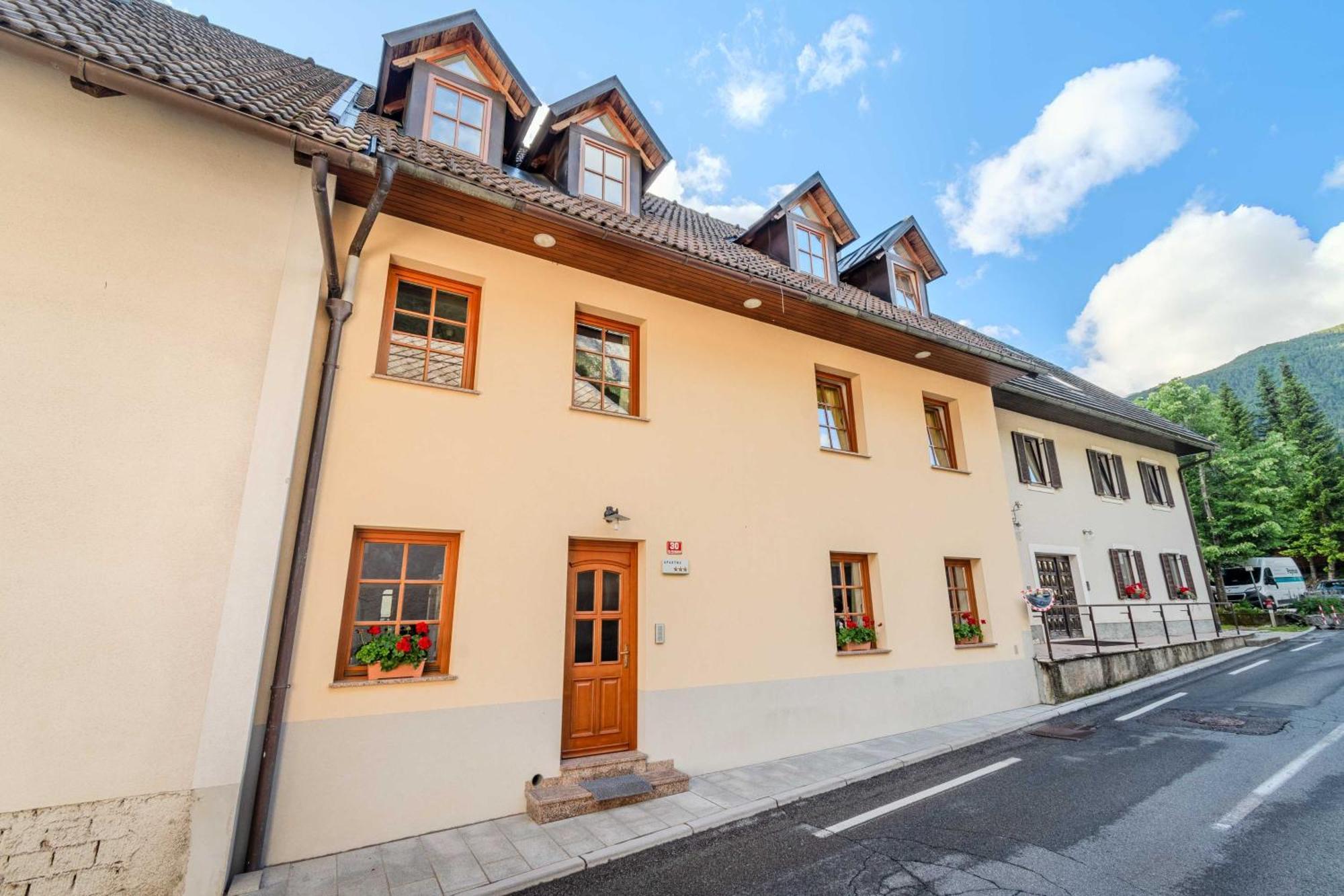 Apartma Miranda Log pod Mangartom Kültér fotó