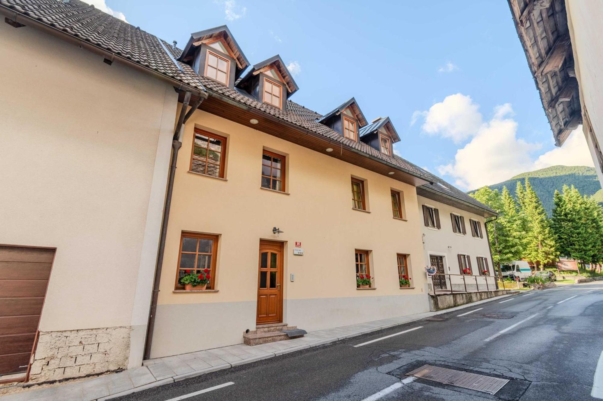 Apartma Miranda Log pod Mangartom Kültér fotó