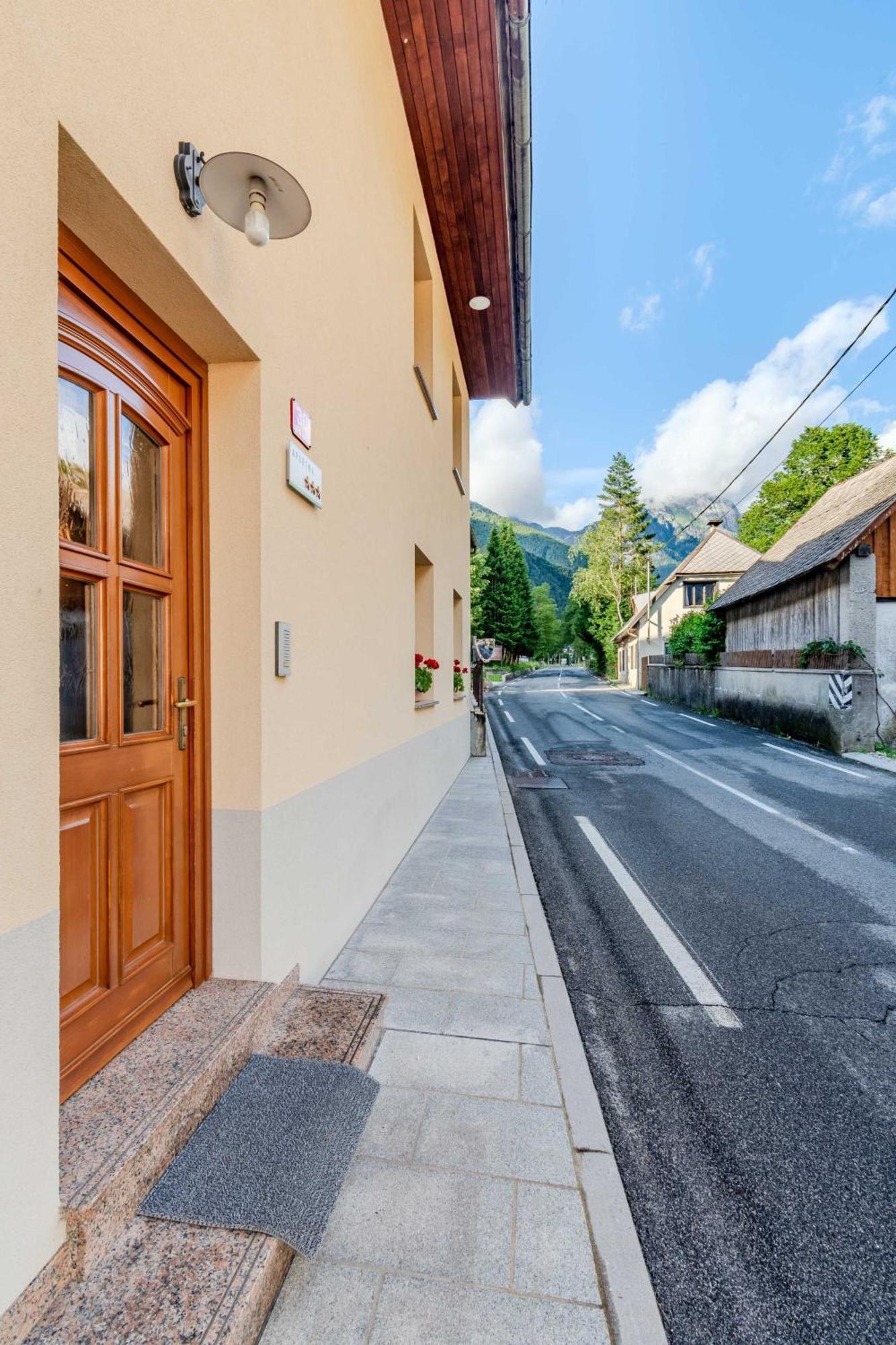 Apartma Miranda Log pod Mangartom Kültér fotó